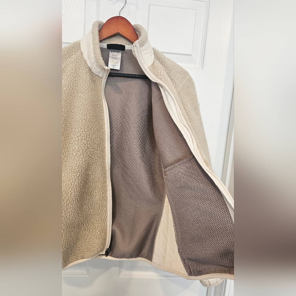 Patagonia Women's Retro-X Synchilla Tan/Cream Warm Jacket--Size Medium - Picture 8 of 9